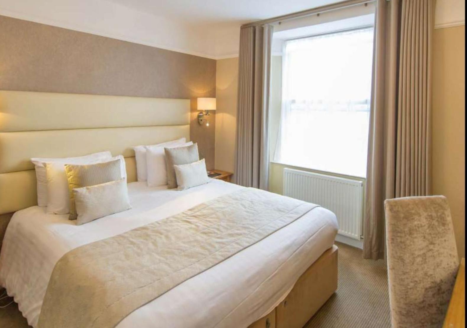 Empress Madani Palace Hotel Surrey Eksteriør billede