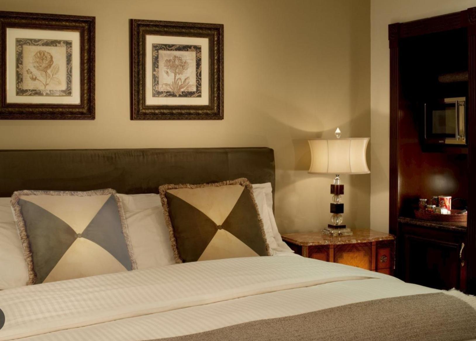 Empress Madani Palace Hotel Surrey Eksteriør billede