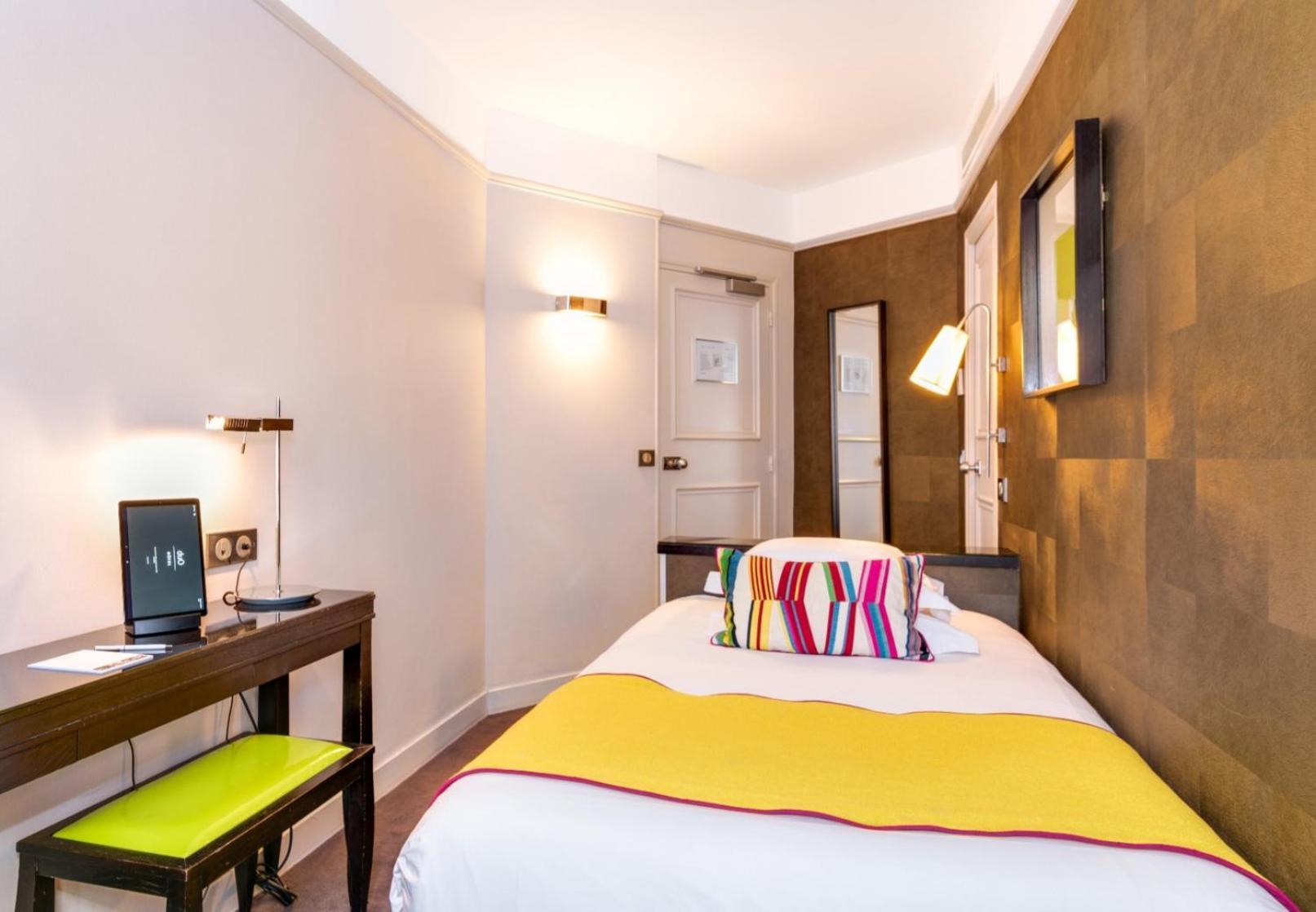 Empress Madani Palace Hotel Surrey Eksteriør billede