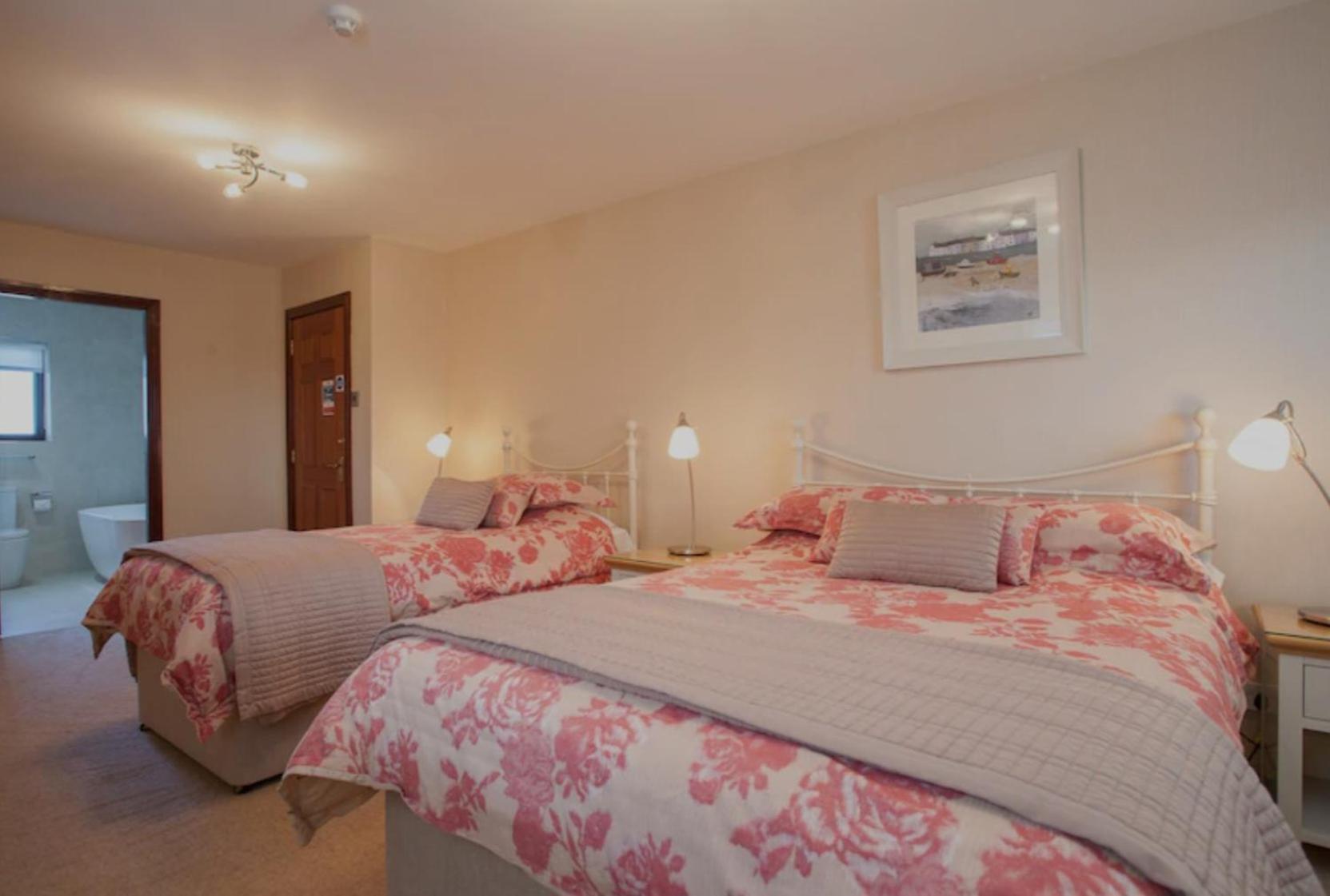 Empress Madani Palace Hotel Surrey Eksteriør billede
