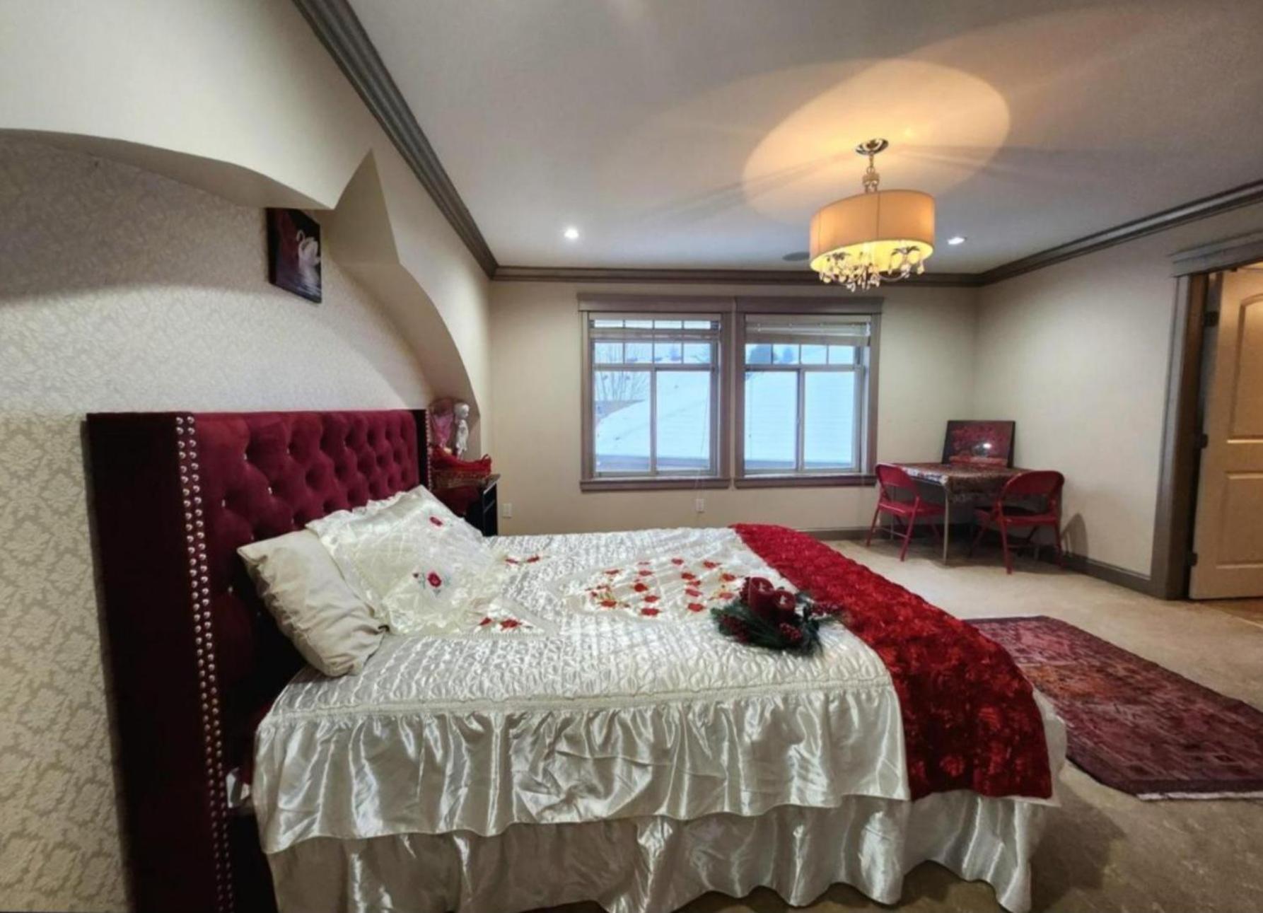 Empress Madani Palace Hotel Surrey Eksteriør billede